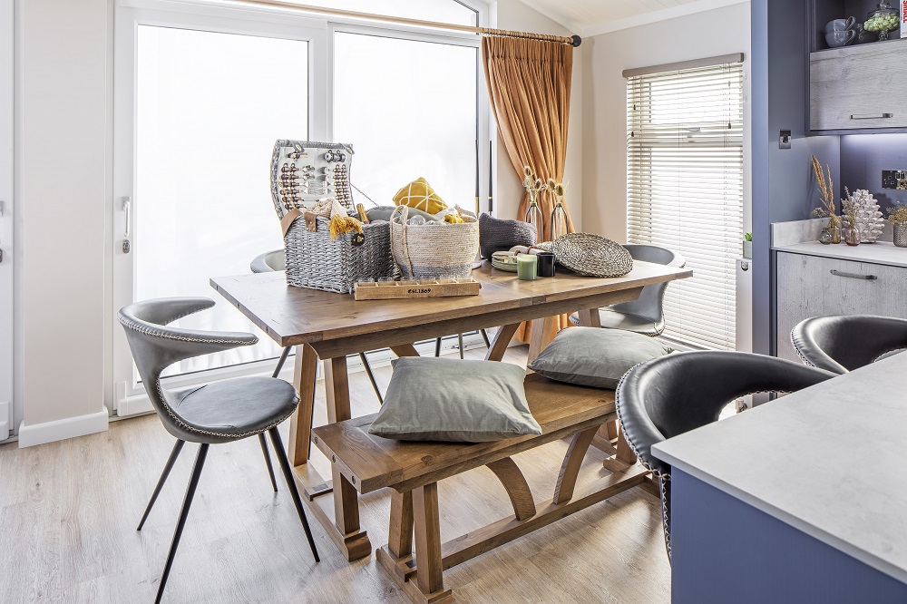 Bude lodge dining area